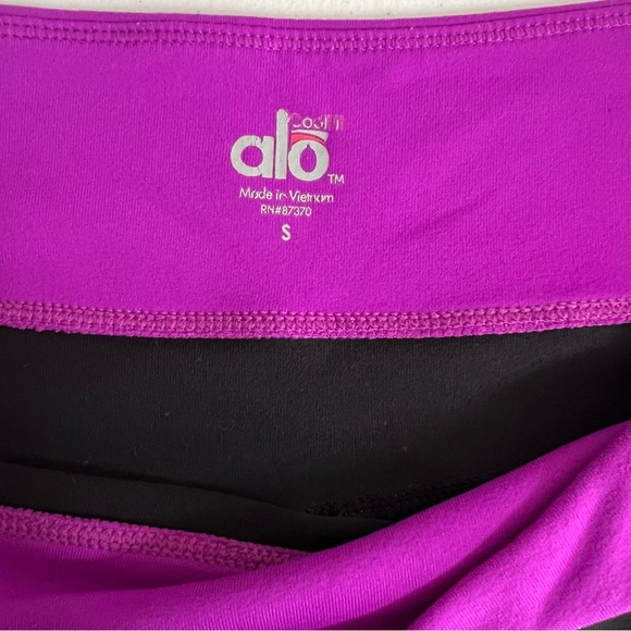 ALO Cool  Stretch Boot Leg Leggings‎ - Black - Purple Size Small. - Picture 5 of 13
